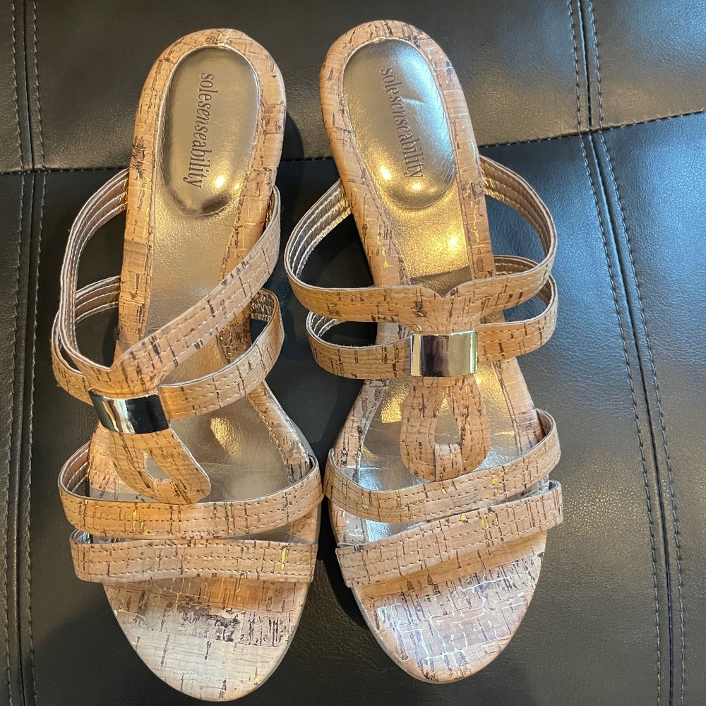 Solesensability with gold trim wedge sandals size 9 GUC